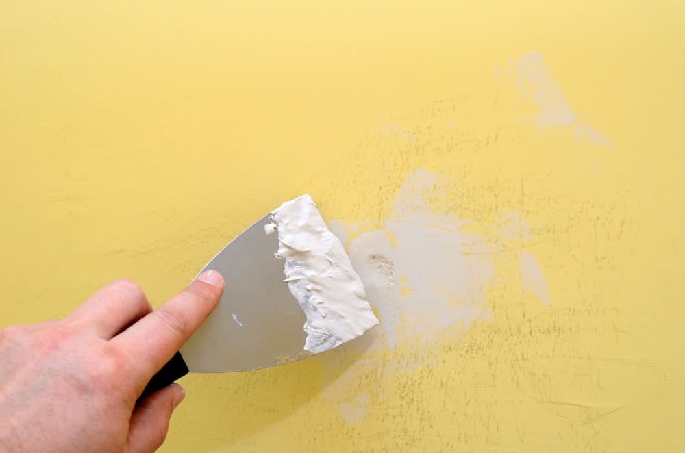 Как шпаклевать под покраску стены и потолок?