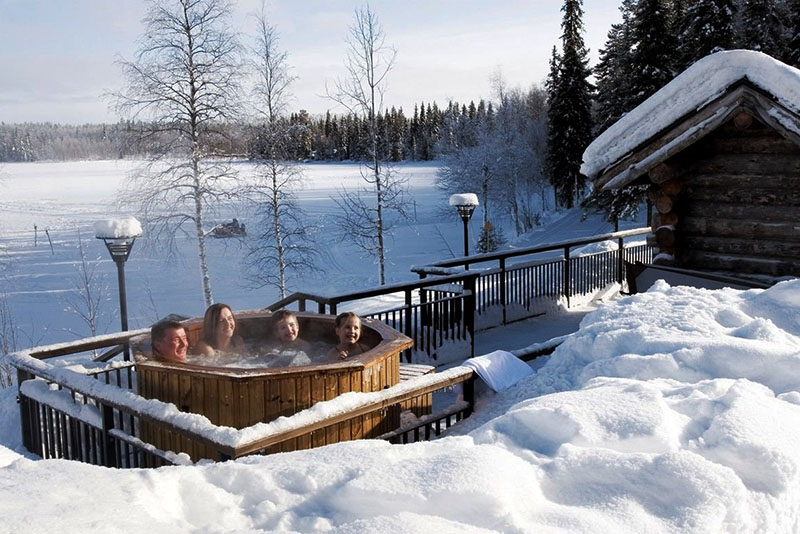 Иностранцы недоумевают, как русские после посещения парилки окунаются в холодном водоеме
